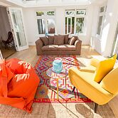The Queen Edith Place - Lovely 6BDR Home in Secluded Neighbourhood