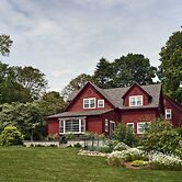 Woods Hole Passage Inn