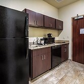 Cobblestone Hotel & Suites - Victor