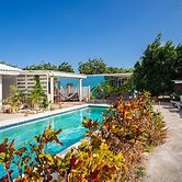 Tropical Breeze Apartments