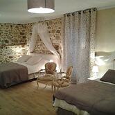 Le Manoir Aux Douves