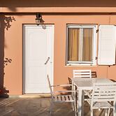 Petritos Rooms and Studios