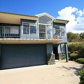 Torino 6 - Lake Jindabyne & Snowy Mountain Views