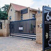 Camelot Guest House & Apartments