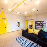 Hotel Bee Station - Hostel