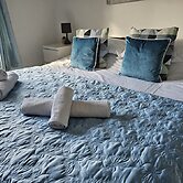 Snug - Meadhan Apartment