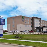Holiday Inn Express & Suites Marshalltown by IHG