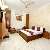 OYO 990 Hotel Paradise