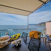 La Lampara Sea View Terrace Apartment With AC