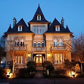 Castel Bayeux Guesthouse