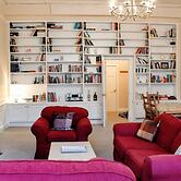 Traditional Georgian Flat in New Town, Sleeps 5-6