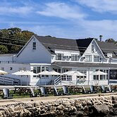 Bluebird Ocean Point Inn