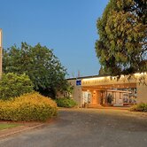 New Crossing Place Motel & Apartments