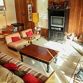 Mammoth West 140 Pet-Friendly Updated Condo, Just A Short Walk to Cany