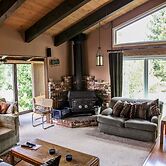 Chateau Blanc 25 Cozy with Gorgeous Mountain Views, On the Shuttle Rou