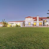 Silver Seahorse Garden Retreat