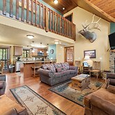 Makin Memories Lodge 6 Bedroom Cabin by RedAwning