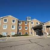 Cobblestone Hotel & Suites - Hutchinson