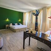 So & Leo Guest House