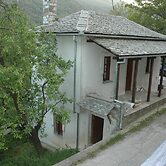 Split-level house in East Pelion