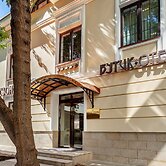 Seasons Boutique Hotel