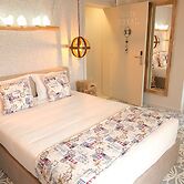 Royal Beach Hostel & Suites