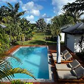 Poé Côté Lagon Beach Bungalows