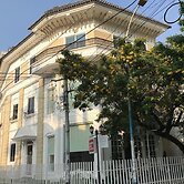 Daffodils Spice Court