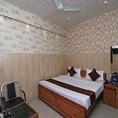 OYO 13234 Hotel Mahak