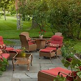 Gothic Eves Inn and Spa Bed and Breakfast