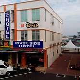 Riverside Hotel