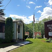 Riverbank Motel and Cabins