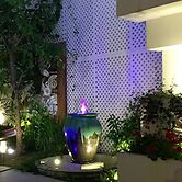 Khach San Tuong Vi - Van Cao