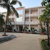 Ven Song Riverside Hotel