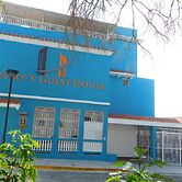 Henry's GuestHouse - Hostel