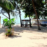 Tharadol Beach Resort
