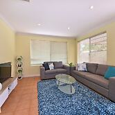 Redcliff Home Close to City & Airport