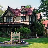 The Victorian Tudor Inn