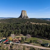 Devils Tower Lodge (Bed and Breakfast)
