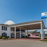 Angel Inn Near IMAX, a Travelodge by Wyndham