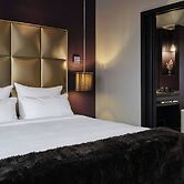 Roomers Frankfurt Central, Autograph Collection