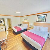 Travelodge by Wyndham Golden Sportsman Lodge