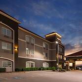 La Quinta Inn & Suites by Wyndham Bridgeport