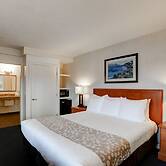 Newport Channel Inn - Near Huntington State Beach