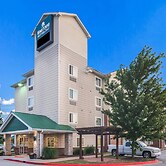 HomeTowne Studios & Suites by Red Roof Bentonville