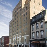 Grand Eastonian Hotel & Suites