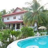 Las Flores Country & Beachside Hotel