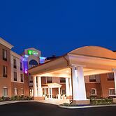 Holiday Inn Express & Suites Akron Regional Airport Area by IHG