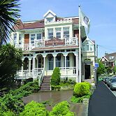 Queenswood Hotel