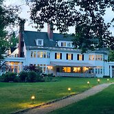 The Four Chimneys Inn